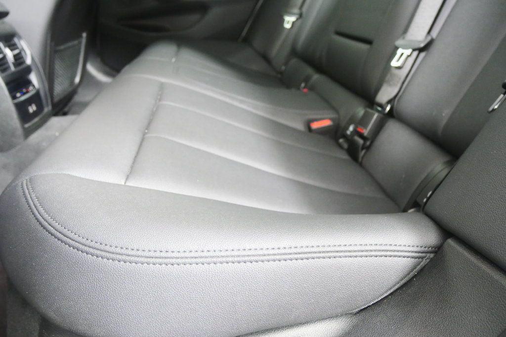Used 2021 BMW 330i Sedan w/ M Sport Package RWD image 15