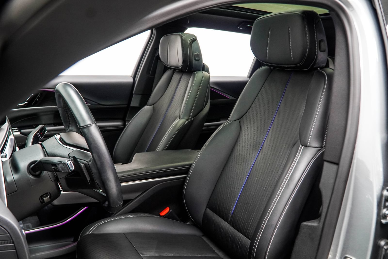 Used 2024 Cadillac Lyriq Sport RWD image 36