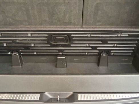 Used 2017 GMC Yukon SLT image 25