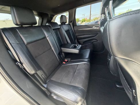 Used 2020 Jeep Grand Cherokee Laredo w/ Laredo X Package RWD image 31