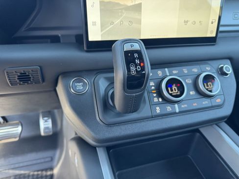 Used 2025 Land Rover Defender 110 V8 image 16