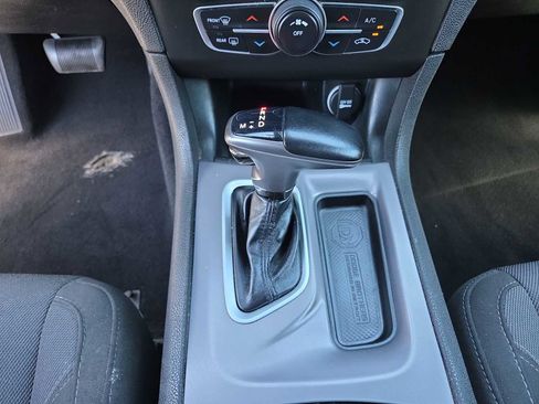 Used 2022 Dodge Charger SXT RWD image 25