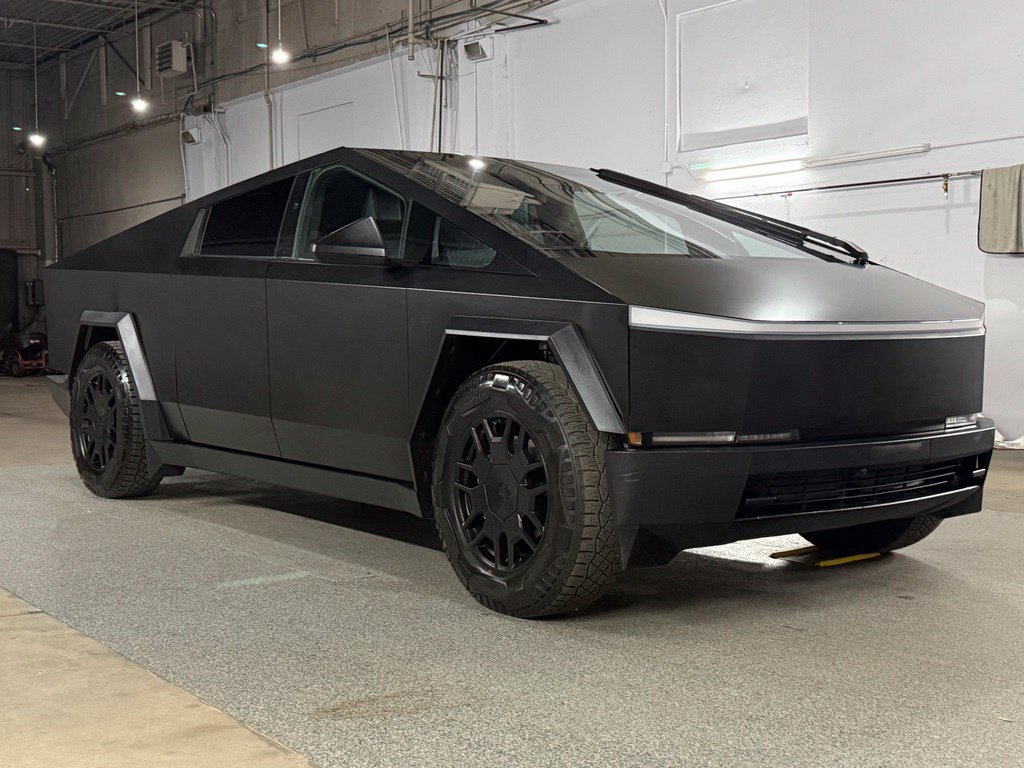 Used 2024 Tesla Cybertruck Cyberbeast AWD/4WD image 4