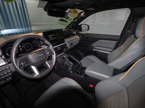 Used 2025 Toyota 4Runner Trailhunter image 2