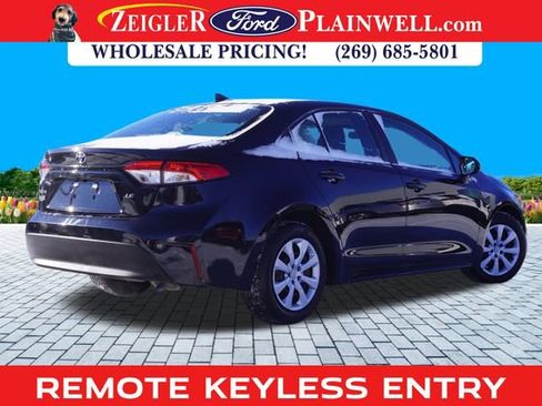 Used 2025 Toyota Corolla LE image 3