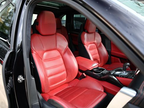 Used 2016 Porsche Cayenne Turbo S AWD/4WD image 57