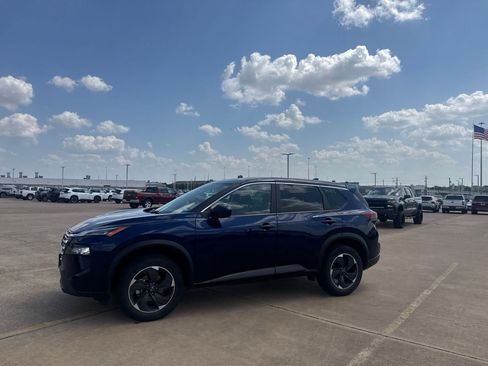 Certified 2025 Nissan Rogue SV FWD image 12