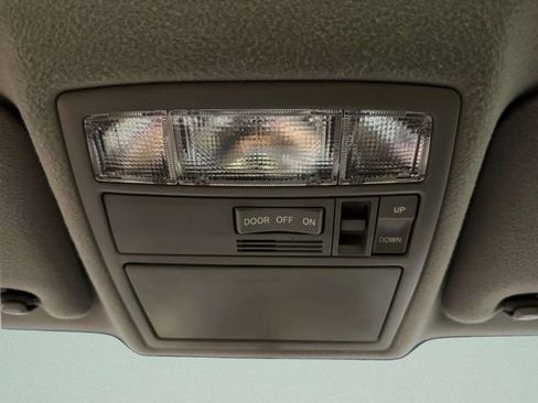 Used 2011 Toyota Camry image 22