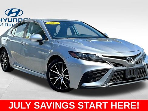 Used 2022 Toyota Camry SE FWD image 3