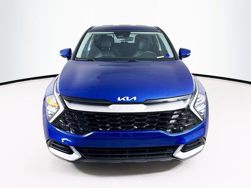 Used 2025 Kia Sportage EX image 3