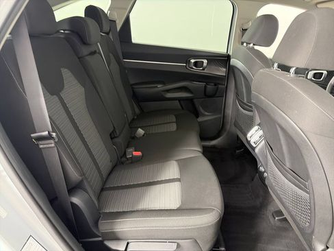 Used 2022 Kia Sorento LX AWD/4WD image 26