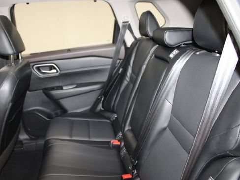 Used 2021 Nissan Rogue SV w/ Premium Package FWD image 18