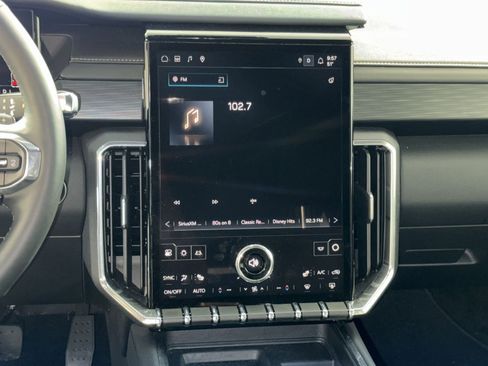 New 2025 GMC Acadia Elevation image 18