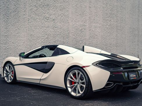 Used 2019 McLaren 570S Spider RWD image 5