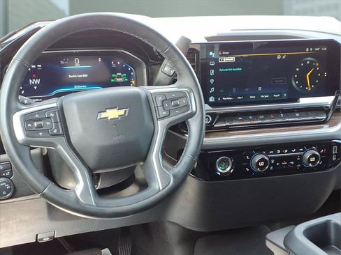 Used 2024 Chevrolet Silverado 1500 LT AWD/4WD image 3