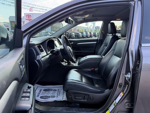Used 2017 Toyota Highlander XLE image 14