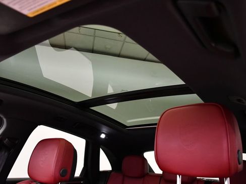 Used 2025 Porsche Macan image 20