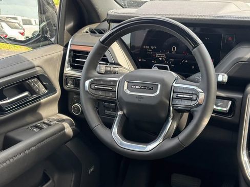 New 2026 GMC Yukon Denali w/ Denali Reserve Package AWD/4WD image 8