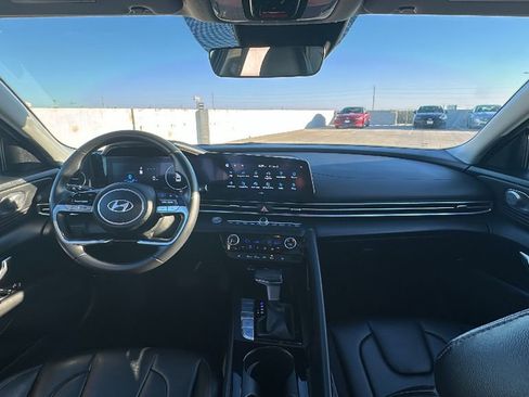 Used 2025 Hyundai Elantra Limited image 21