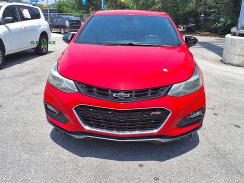 Used 2018 Chevrolet Cruze LT w/ Convenience Package FWD image 2