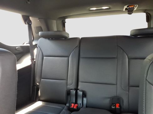 Used 2022 Chevrolet Tahoe LT w/ Luxury Package AWD/4WD image 15