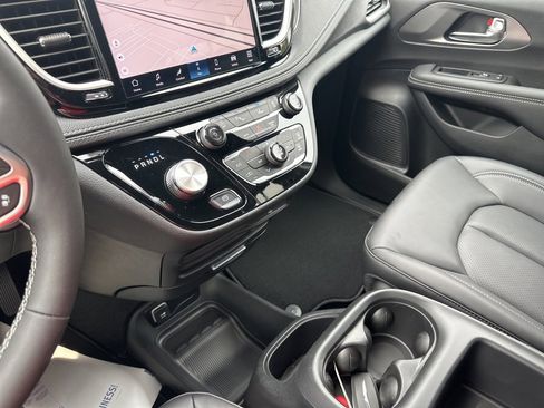 New 2026 Chrysler Pacifica Select image 76