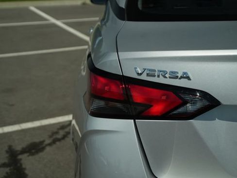 Used 2025 Nissan Versa SV FWD image 41