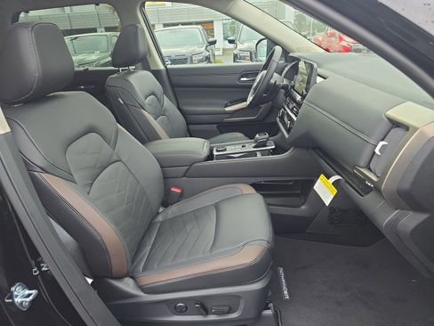 New 2025 Nissan Pathfinder Platinum image 29