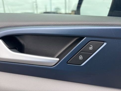 Used 2023 Volkswagen Taos SE w/ Panoramic Sunroof Package image 22