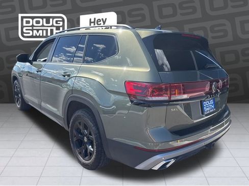 Used 2024 Volkswagen Atlas Peak Edition SEL AWD/4WD image 3