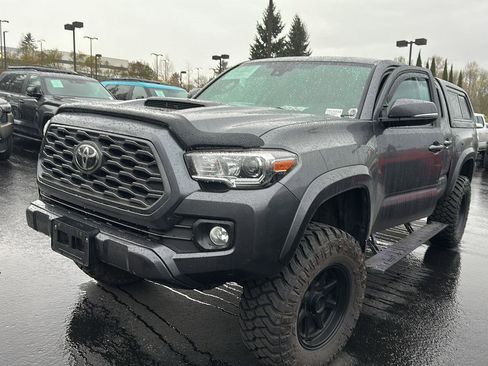 Used 2021 Toyota Tacoma TRD Sport image 3