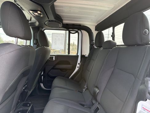 Used 2021 Jeep Gladiator Overland w/ Trailer Tow Package image 30