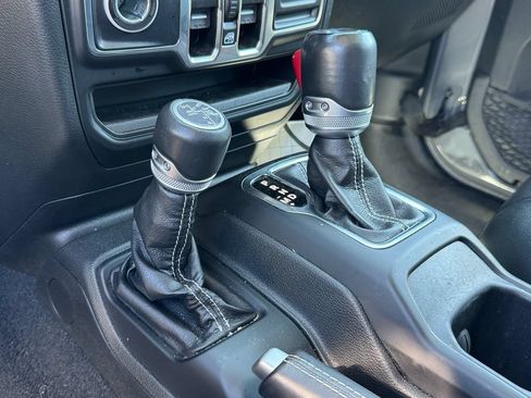Used 2022 Jeep Wrangler Unlimited Sahara AWD/4WD image 13