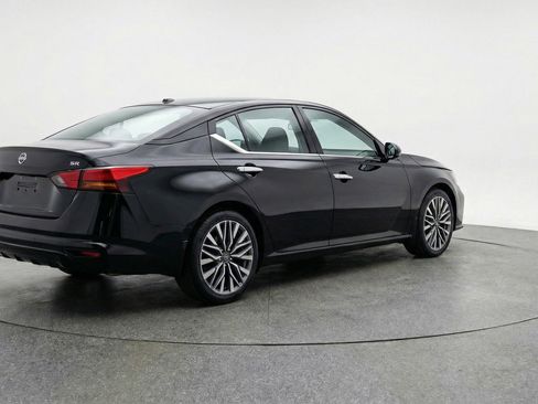 Used 2025 Nissan Altima 2.5 SV FWD image 9