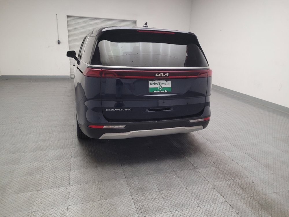 Used 2022 Kia Carnival LX FWD image 6