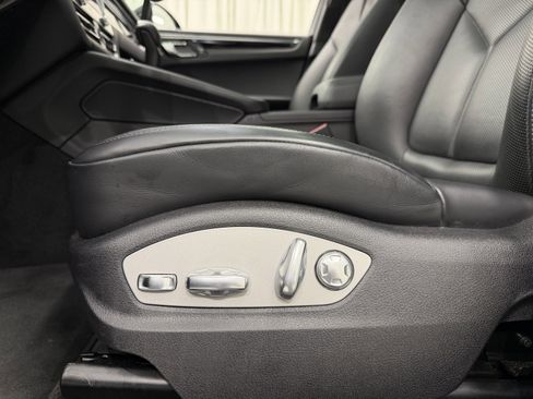 Certified 2025 Porsche Macan image 33