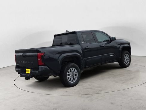 Used 2024 Toyota Tacoma SR5 AWD/4WD image 5