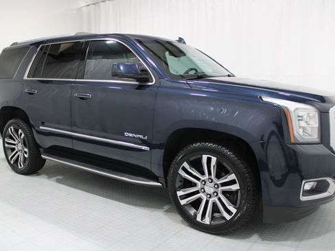 Used 2017 GMC Yukon Denali w/ Open Road Package AWD/4WD image 3