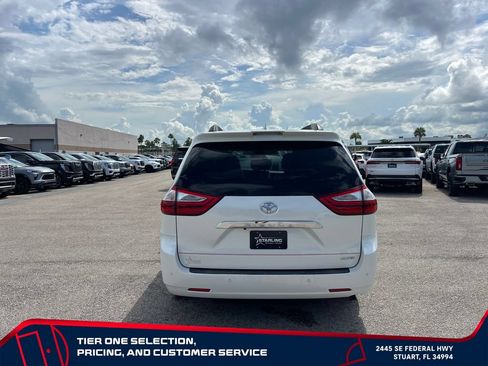 Used 2018 Toyota Sienna Limited Premium FWD image 6
