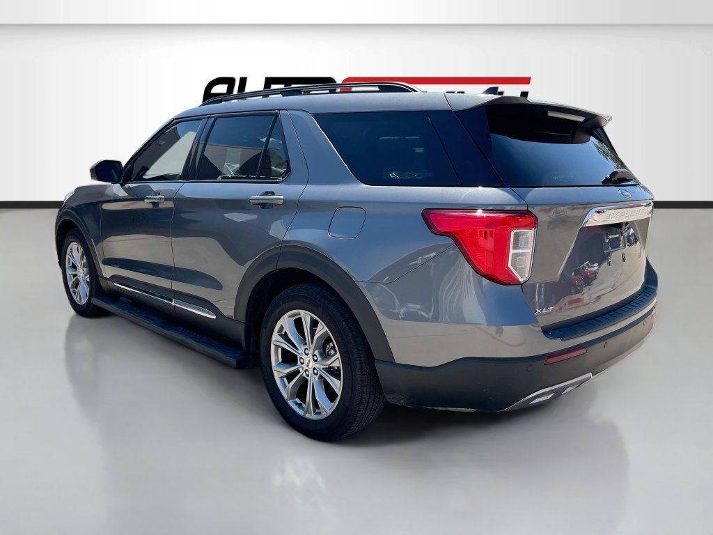 Used 2023 Ford Explorer XLT w/ Equipment Group 202A RWD image 5