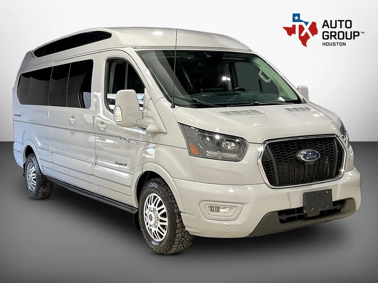 Used 2023 Ford Transit 150 Low Roof AWD image 5