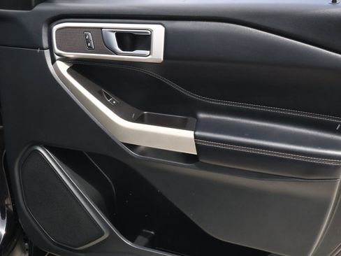 Used 2021 Ford Explorer XLT image 15