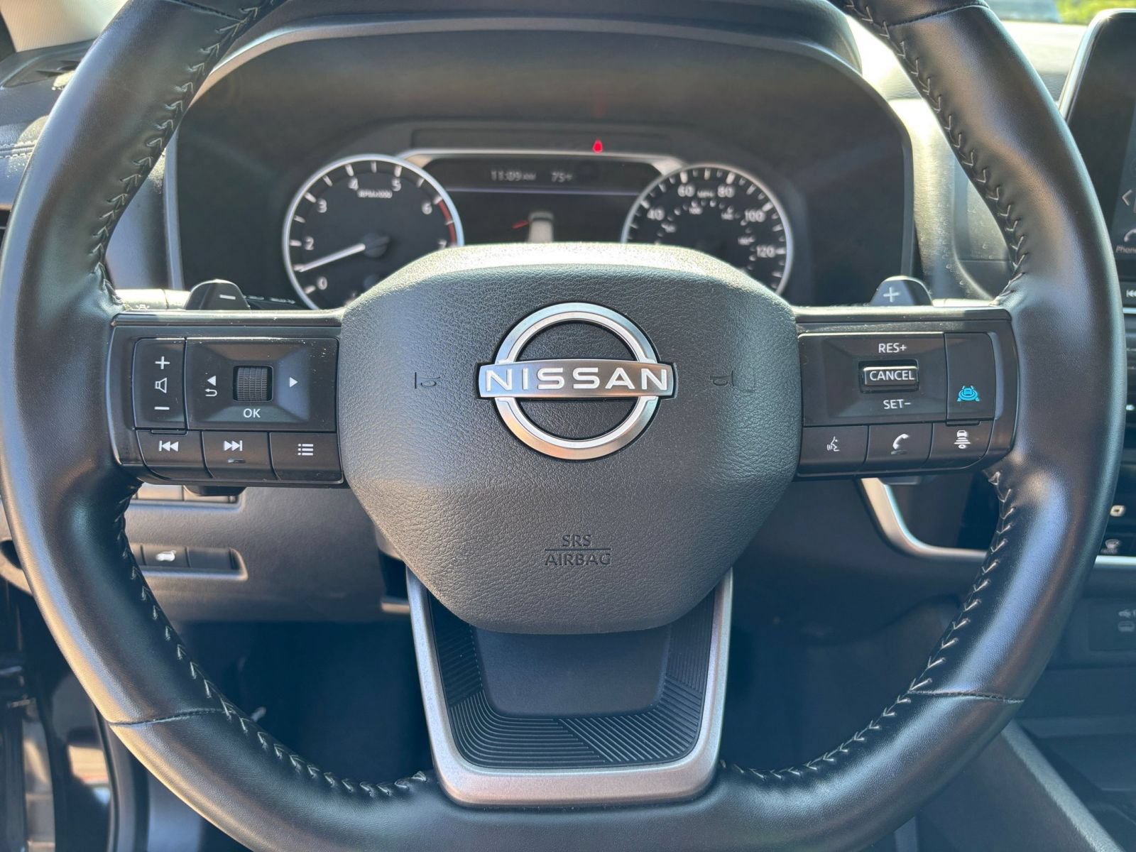 Used 2025 Nissan Rogue SV FWD image 29
