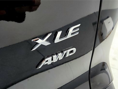 Certified 2024 Toyota Corolla Cross XLE image 13