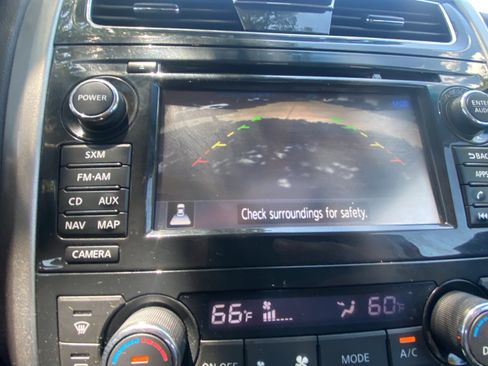 Used 2015 Nissan Altima 3.5 SL FWD image 17