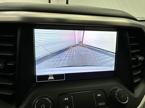 Used 2023 GMC Acadia SLT FWD image 29