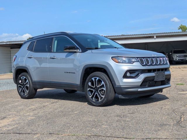 Used 2022 Jeep Compass Limited AWD/4WD image 2