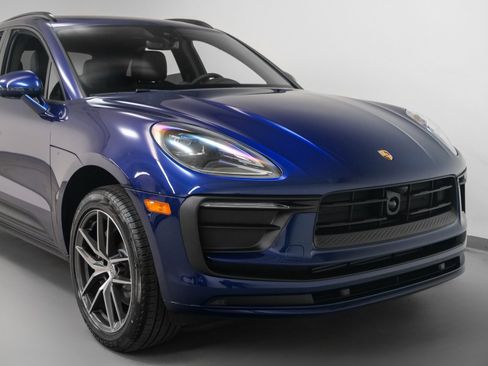 Certified 2025 Porsche Macan image 10
