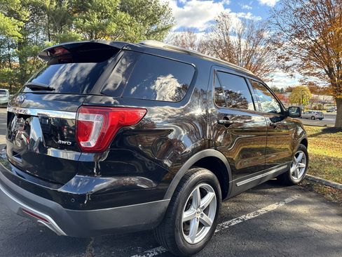 Used 2017 Ford Explorer XLT w/ Equipment Group 202A image 7