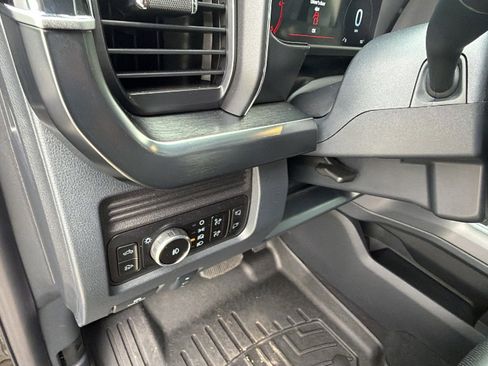 Used 2025 Ford F250 Lariat w/ Chrome Package image 25